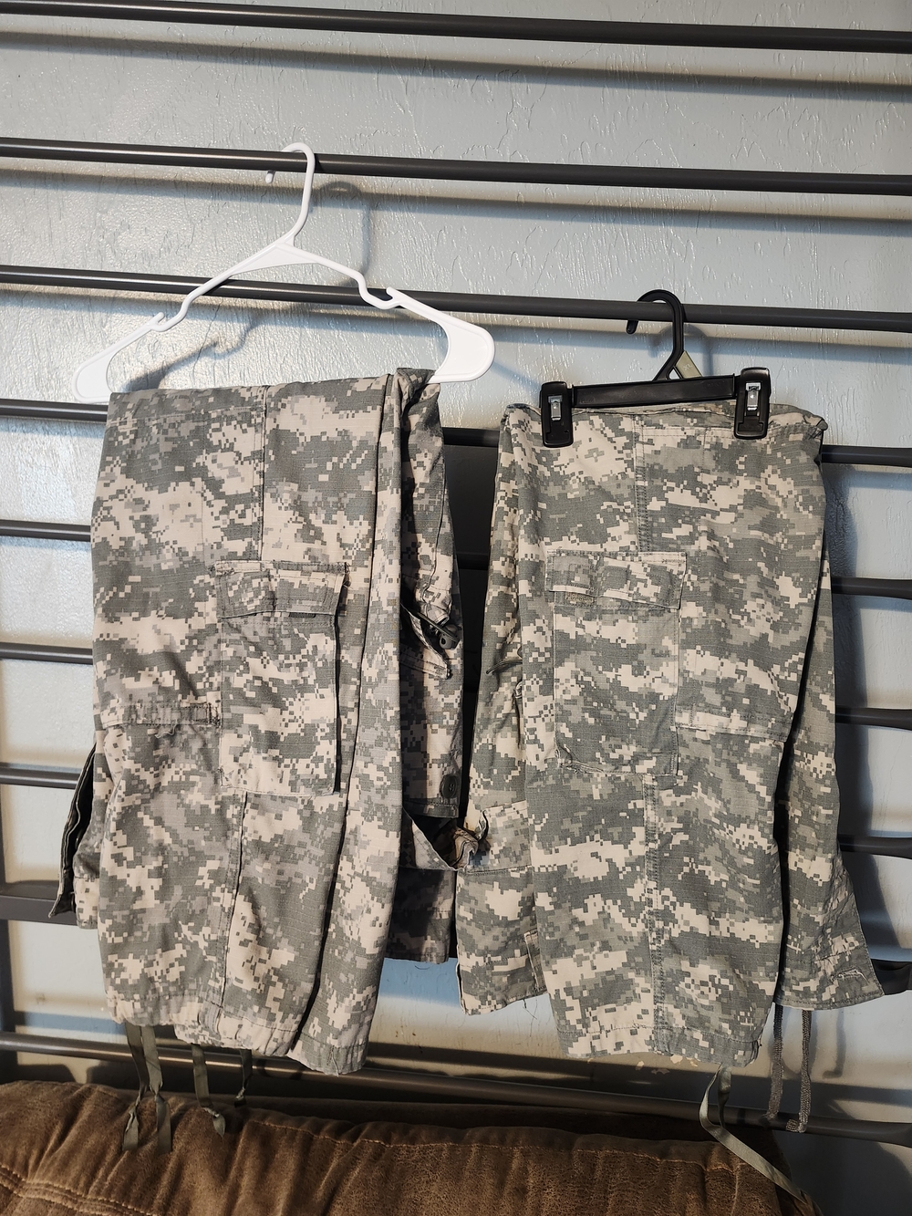 Military-Style Digital Camo Cargo Pants - Gray/Green